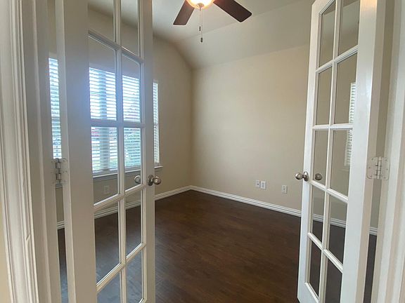 2nd image of 1025 Villa Paloma Blvd