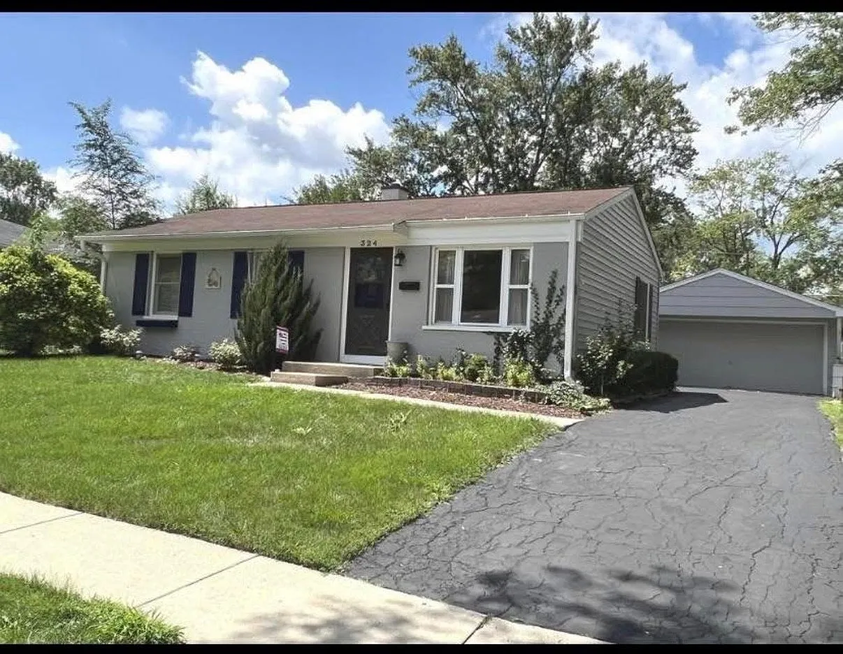 3 bed, 864 sqft, $2,900 — Photo 1