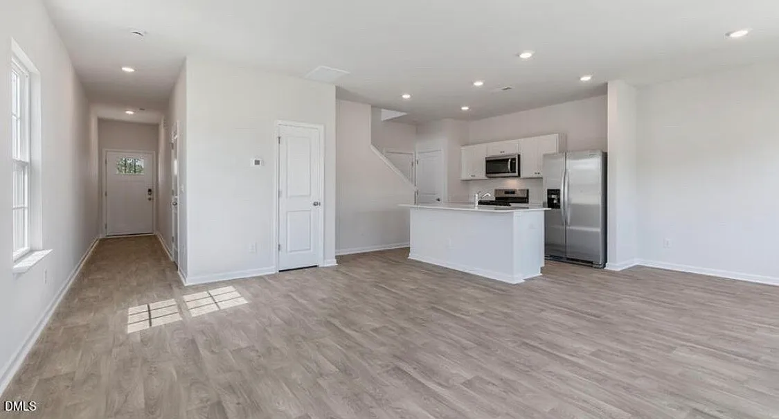 4 bed, 2.5 bath, 1658 sqft, $1,995 — Photo 3