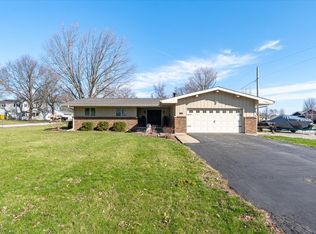 105 W School St, Le Roy, IL 61752