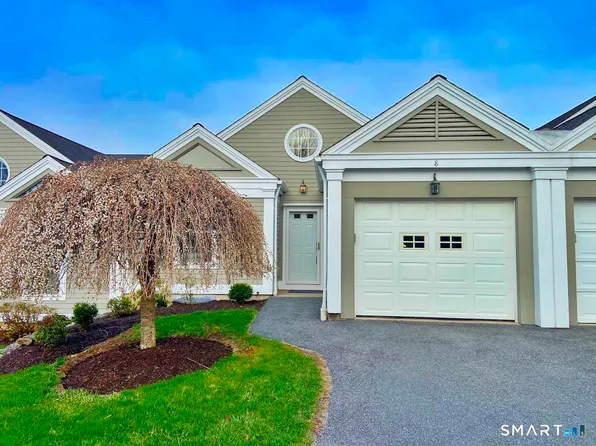 8 Saint George Place #8, Newtown, CT 06482