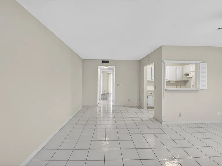 474 Mansfield Dr #L — Photo 2