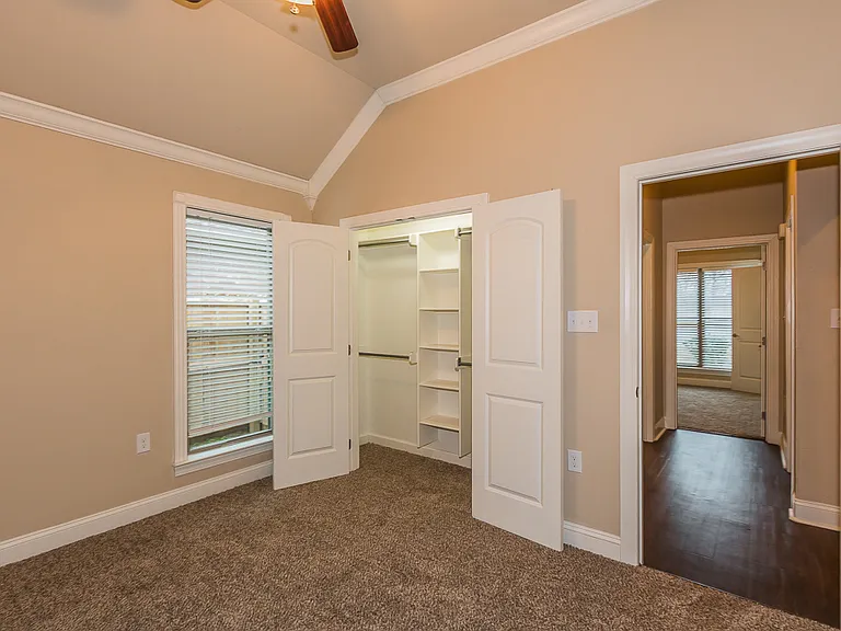 127 Chambery Dr — Photo 17