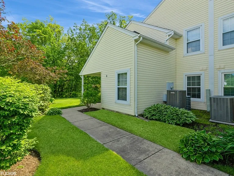 35019 Bennett Pl — Photo 2