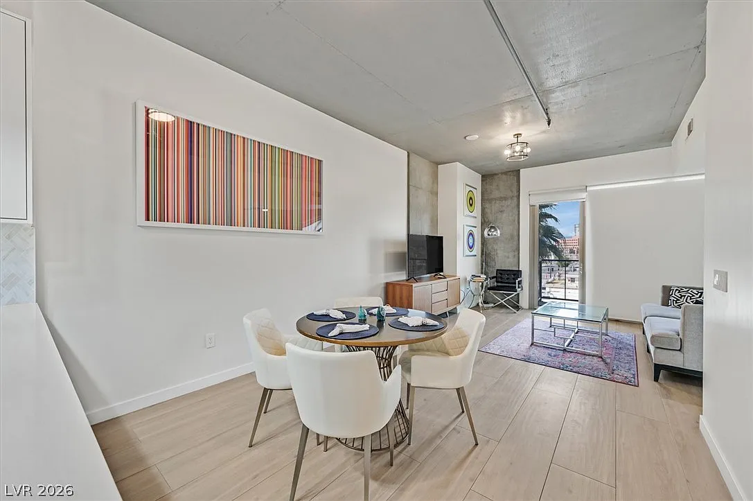 1 bed, 1.0 bath, 787 sqft, $2,495 — Photo 2