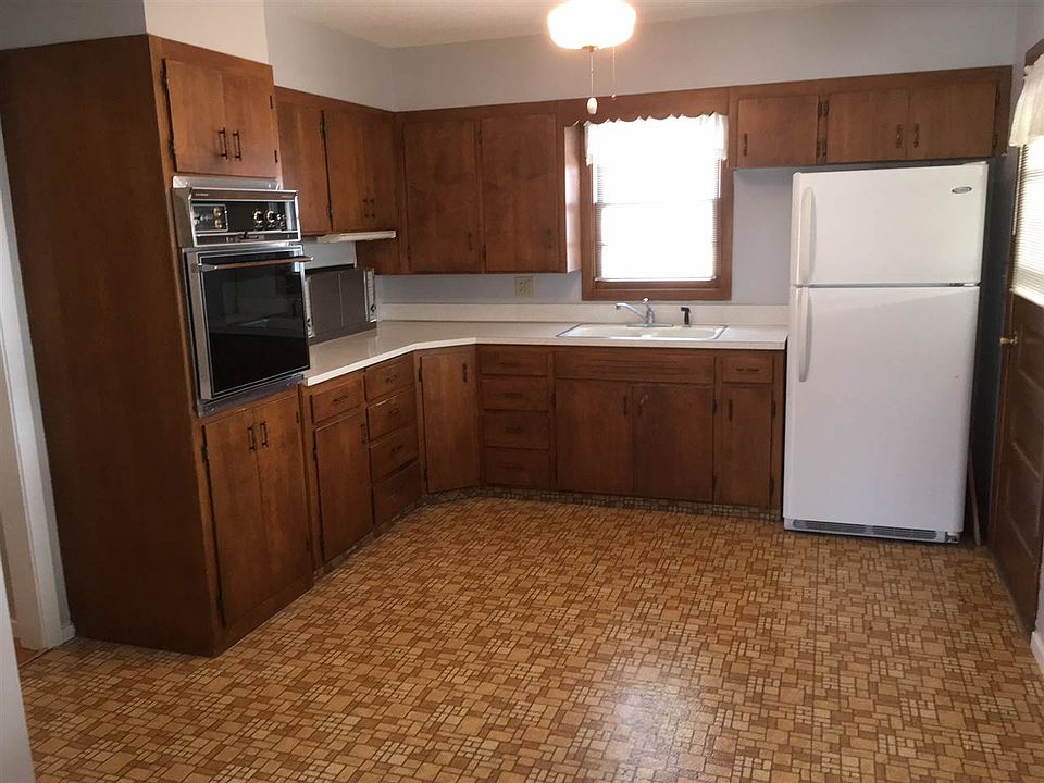 2nd image of 1417 Willow Rd