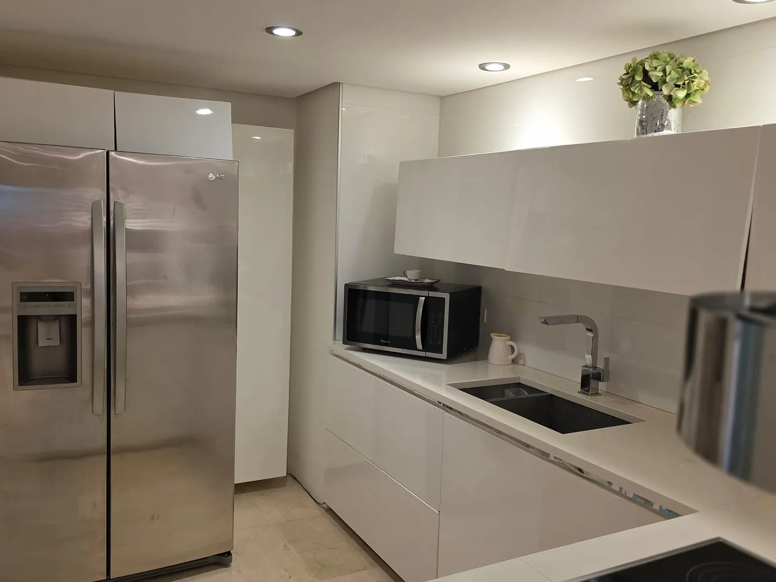 2 bed, 1600 sqft, $4,500 — Photo 3
