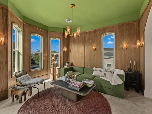 1112 30th St, Galveston, TX 77550