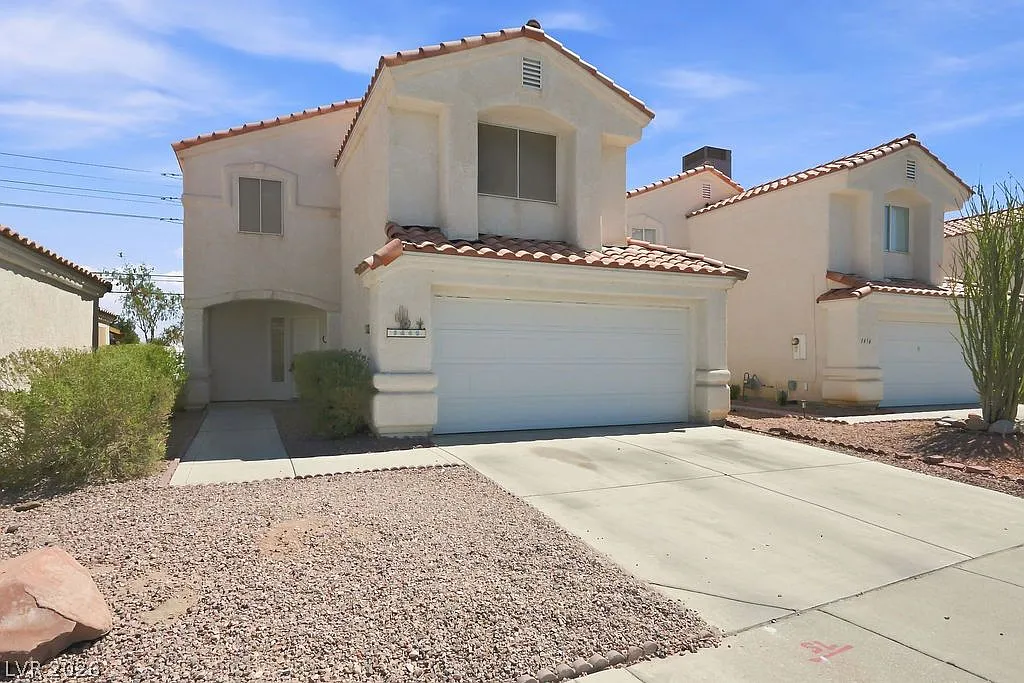 3 bed, 2.5 bath, 1420 sqft, $1,995 — Photo 1