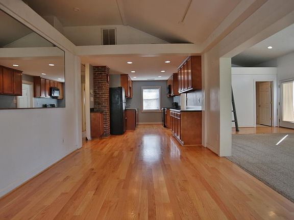 3rd image of 3212 Stratford Ave