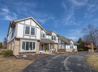 20800 Hunters Run, Brookfield, WI 53045