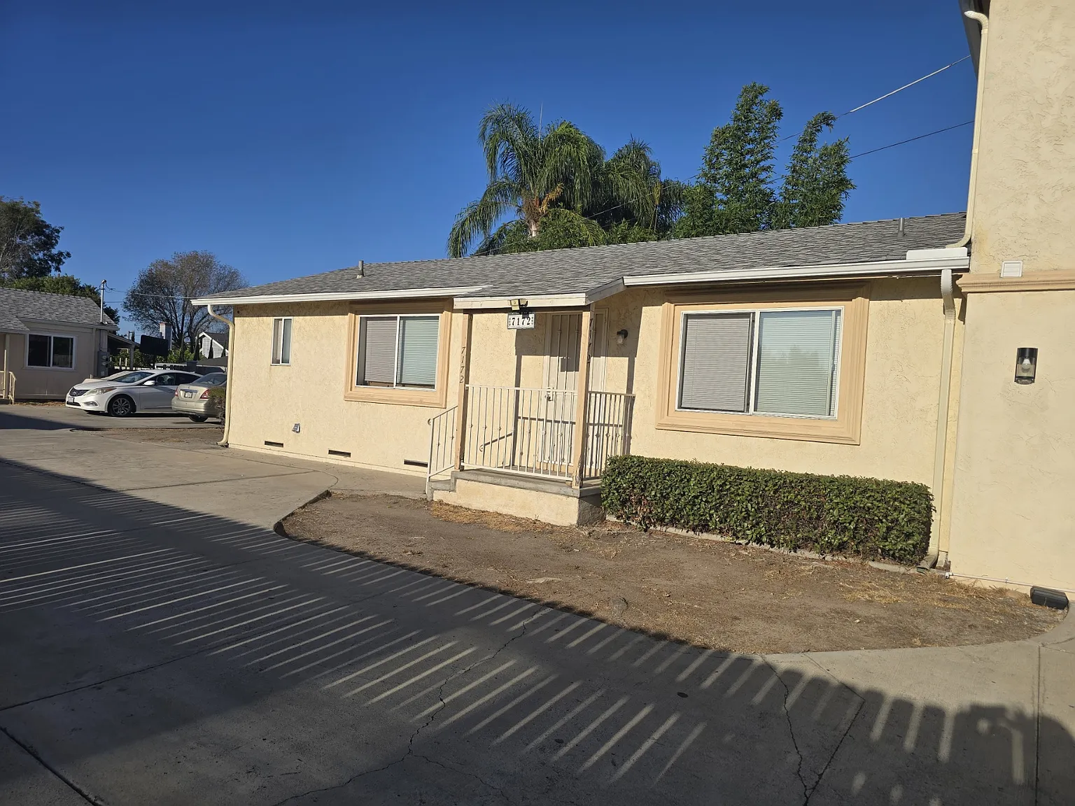 3 bed, 900 sqft, $2,850 — Photo 2