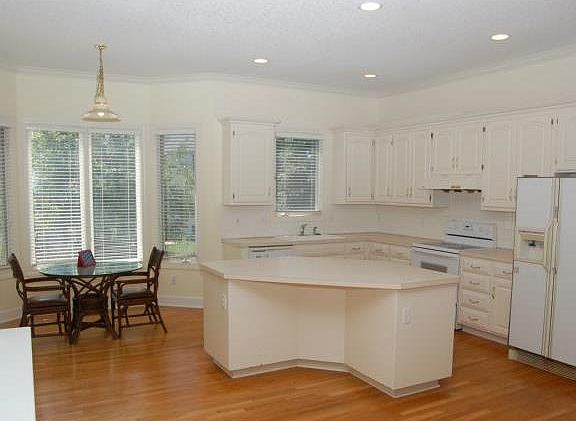 5th image of 7905 W 130th St
