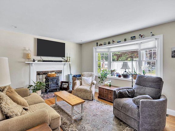 4th image of 213 Buckwood Drive