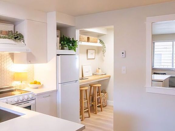 2nd image of 1335 N Gaylord St #102