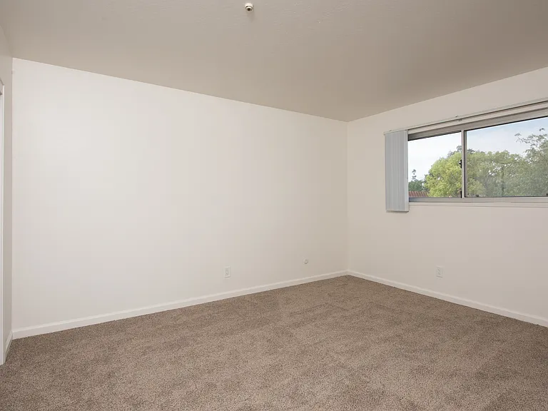 Los Robles Apartments — Photo 20