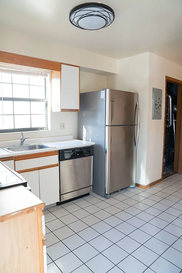 (45) 99-103 Chittenden Avenue — Photo 3