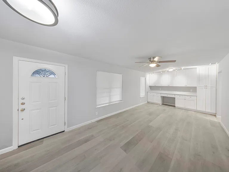 4243 Greystone Dr — Photo 3