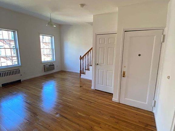 3rd image of 248 W 21st St #5B