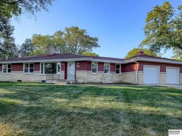 5406 Crown Point Ave, Omaha, NE 68104