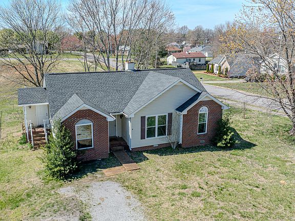 3rd image of 100 Sycamore Dr