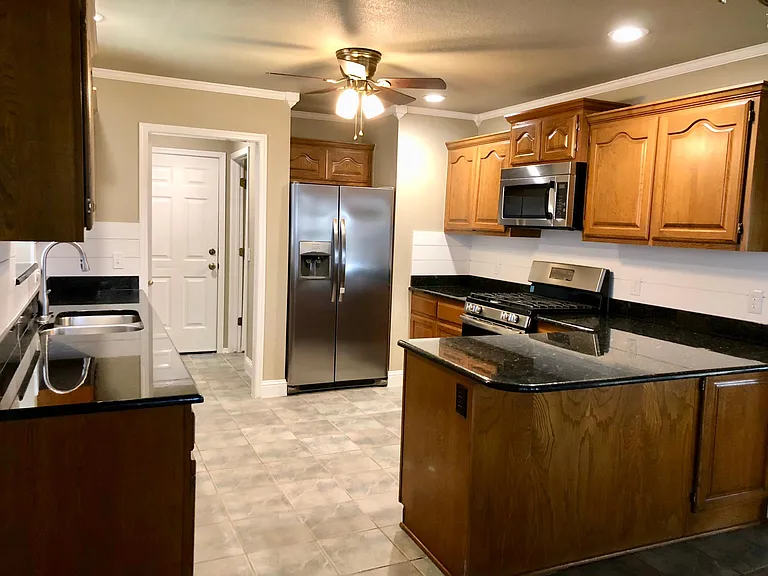 2305 SW Wolf Run Dr — Photo 5