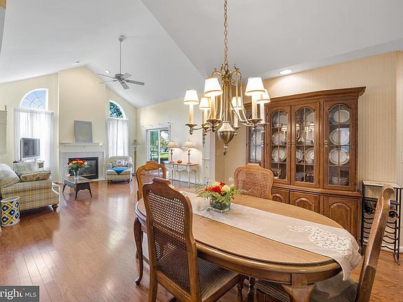 5th image of 38 Cambridge Ct