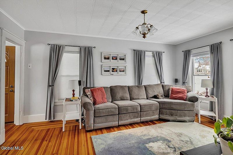3rd image of 37 Hamilton Avenue