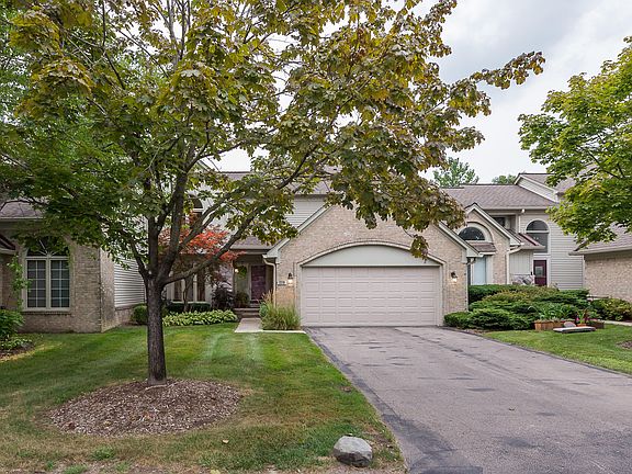3rd image of 239 Saint Lawrence Blvd