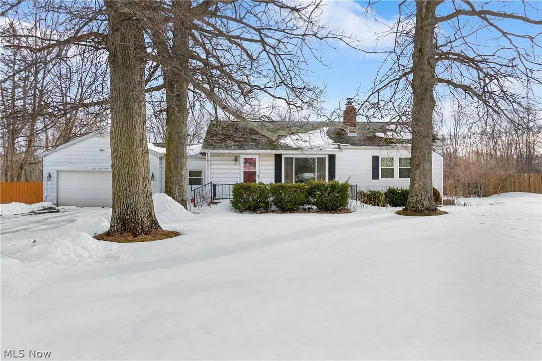 477 Lakewood Ave photo 1
