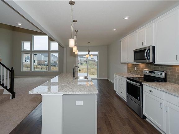 3rd image of 620 Indigo Dr