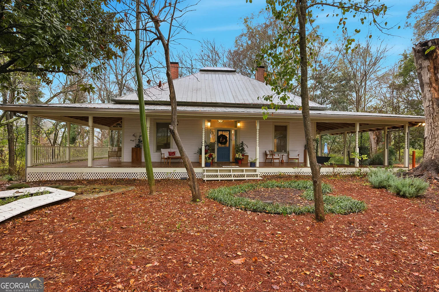2569 Riverbend Rd photo 1