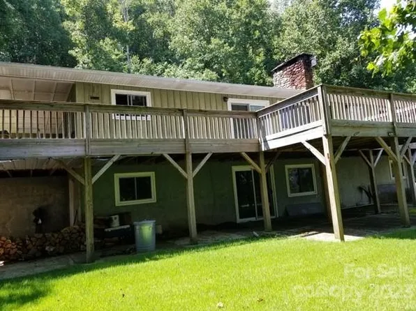 318 Bowtie Ln, Swannanoa, NC 28778