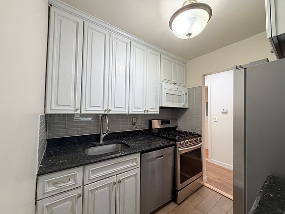 2nd image of 1029 Kelly St Floor 2