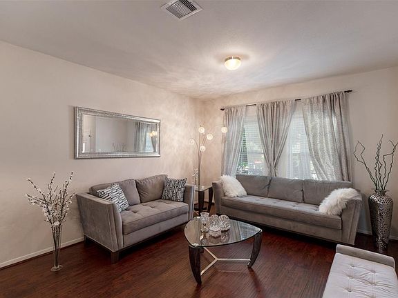 2nd image of 19527 Majestic Landing Ln