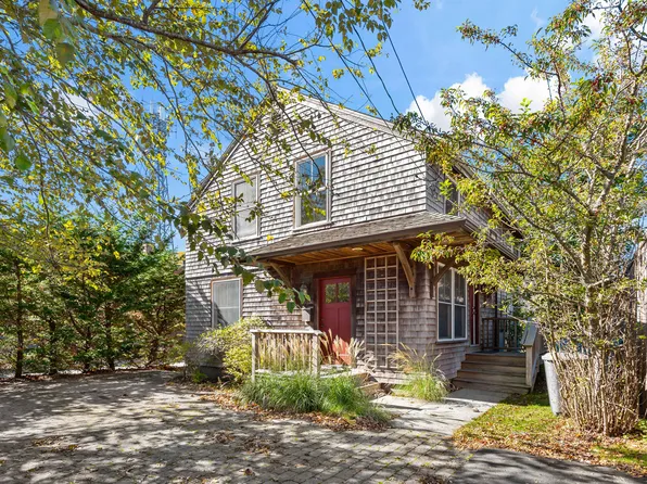 22 Gifford Street, Falmouth, MA 02540