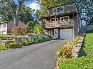 28 Charlotte Dr, Bristol, RI 02809