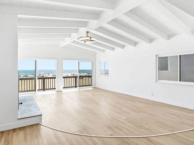 3010 W Oceanfront — Photo 7