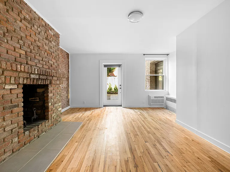 431 W 22nd St #1R — Photo 15