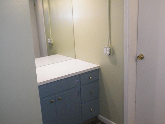 4th image of 842 W 21st St #B