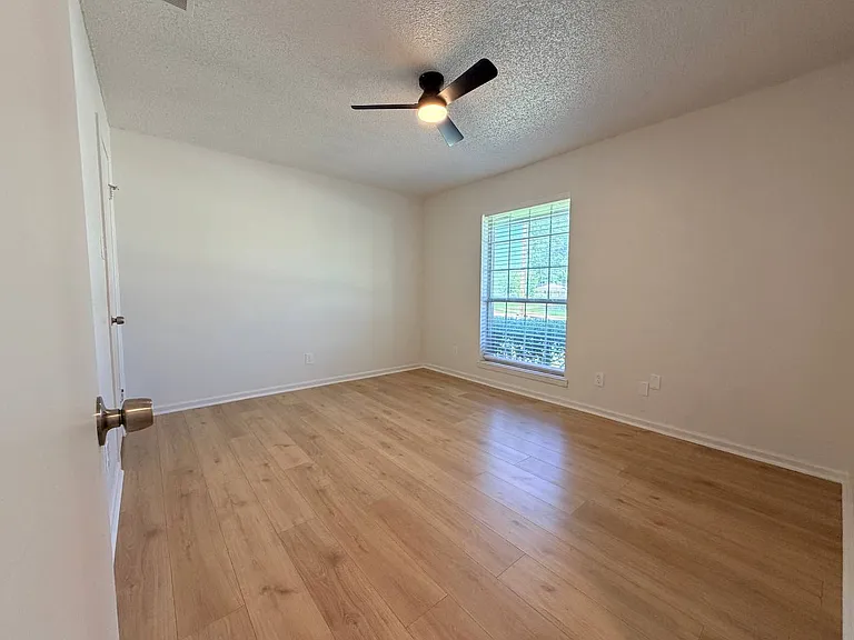 3807 William St — Photo 15