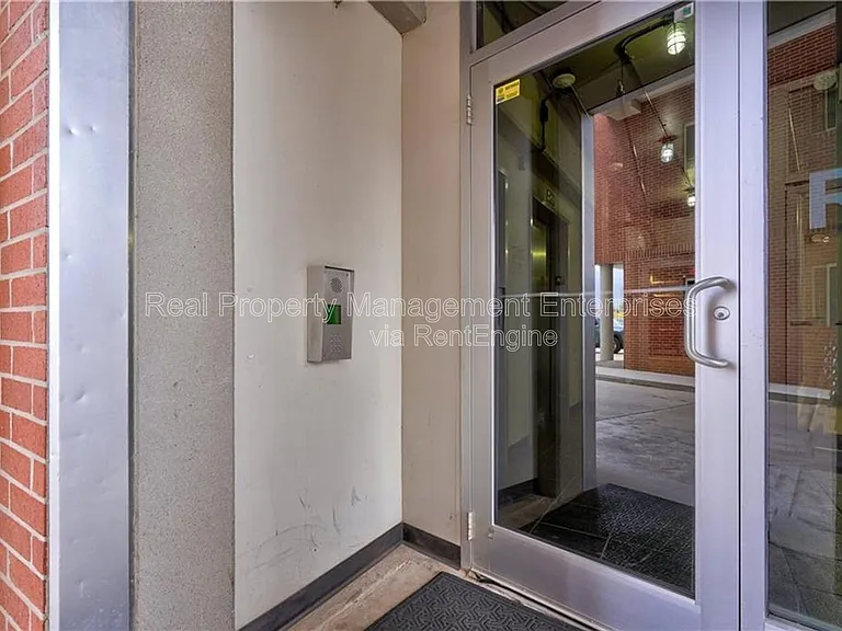 1 NE 2nd St #304 — Photo 32
