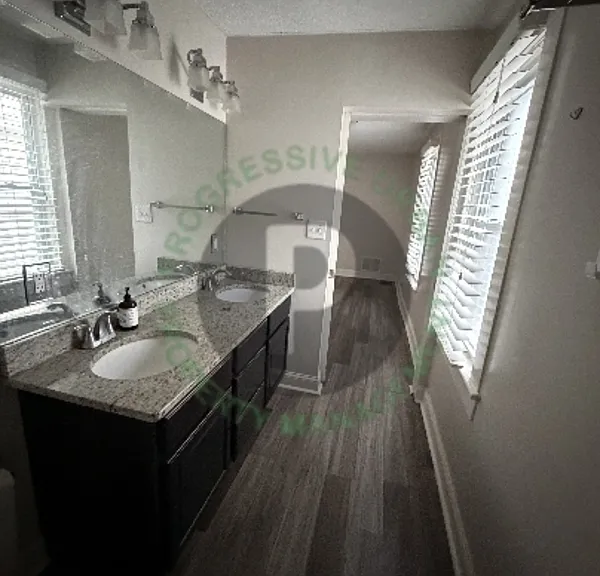 2562 W 10th St — Photo 11