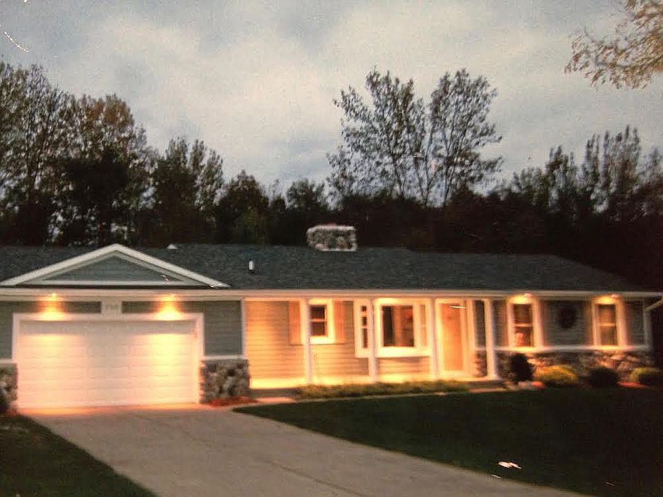1st image of 780 Twin Lakes Dr NE