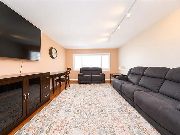5th image of 220 Slater Blvd