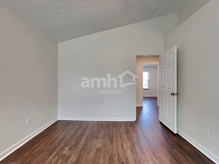 730 Rothrock Dr — Photo 10