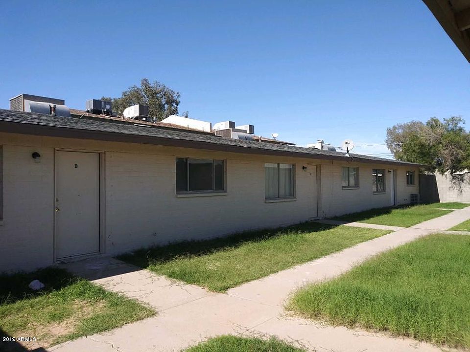 1st image of 702 W 11th St