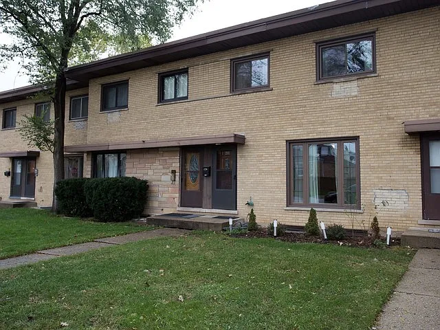 210 E Highland Ave photo 1