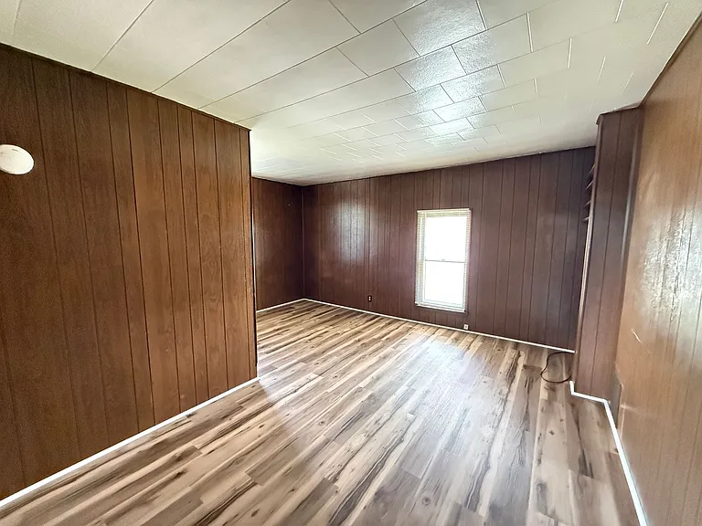 612 Lansing Ave — Photo 11
