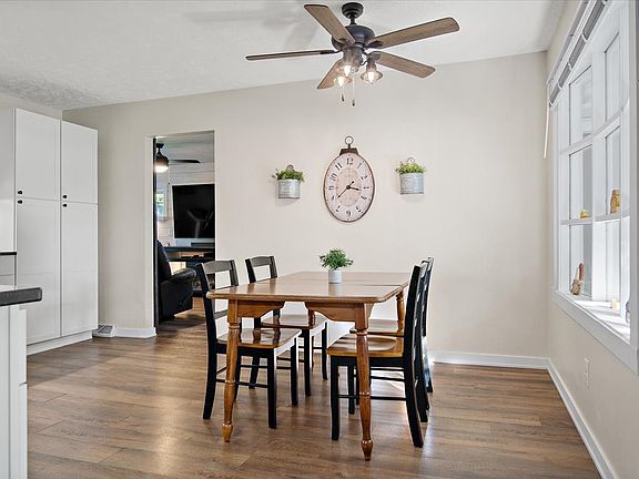 3rd image of 3106 Winchester Dr